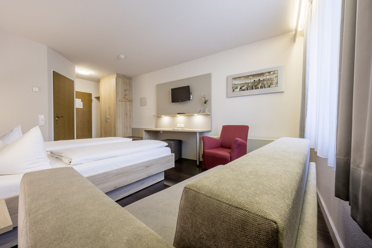 Bedroom 3, Landhotel Traube, Konstanz