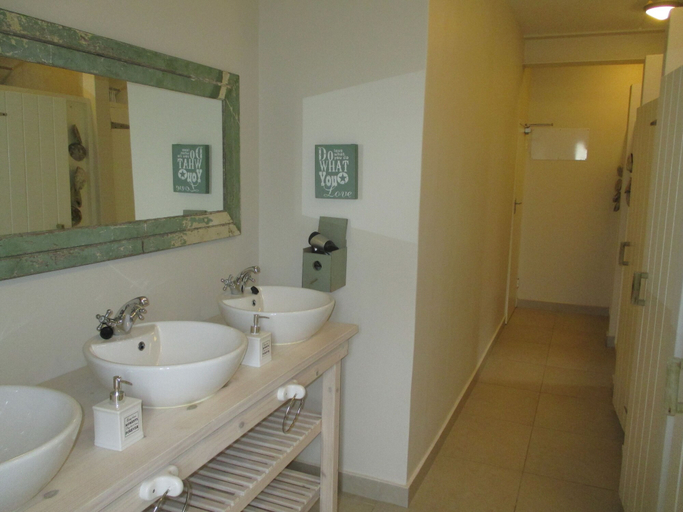 Bathroom 5, @ Rosie's - Hostel, City of Cape Town