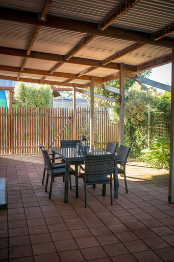 Food & Drinks 4, Rubys Cottage, Wattle Range - East