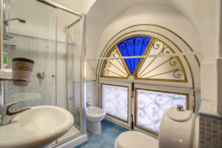 Bathroom 4, Navona Gallery Suites, Rome