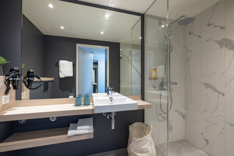 Bathroom 9