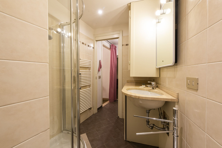Bathroom 4, Velluti, Florence