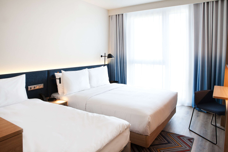 Bedroom 2, Hampton by Hilton Munich Airport South, Freising