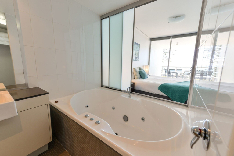 Bathroom, C Bargara Resort, Burnett - Pt A