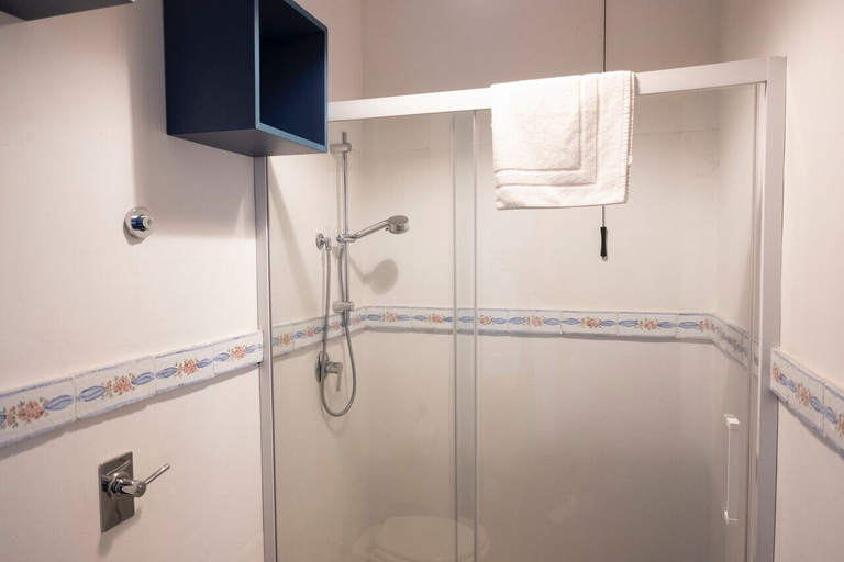 Bathroom 4, Villa Blumarine, Trapani