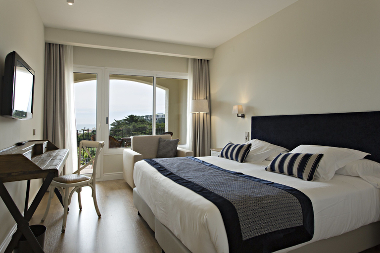 Bedroom 4, Hotel Aiguablava, Girona
