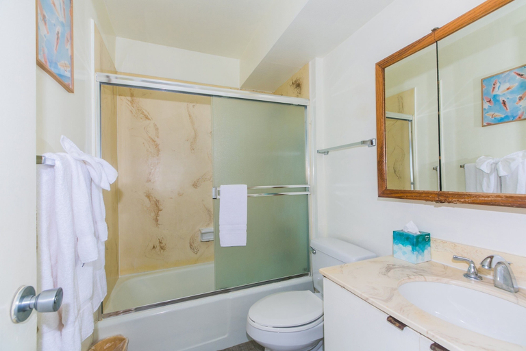 Bathroom 3, Ilikai Marina Studio City View Condos with Fully Equipped Kitchens & Free Wifi, Honolulu