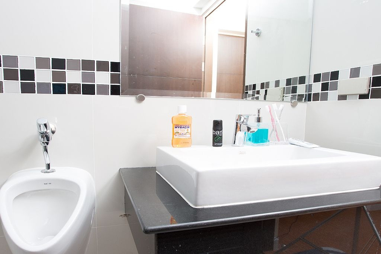 Bathroom 3, BBG Seaside Luxurious Service Apartment, Muang Chon Buri