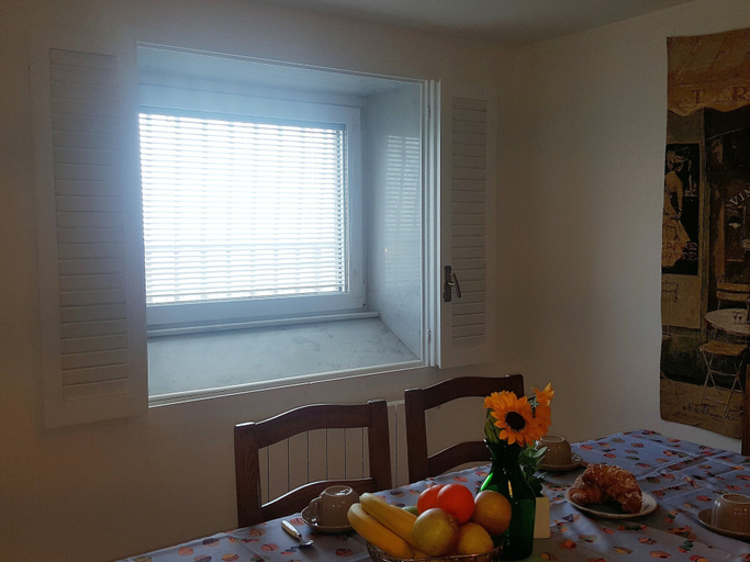 In-room dining 2, House Betta, Genova
