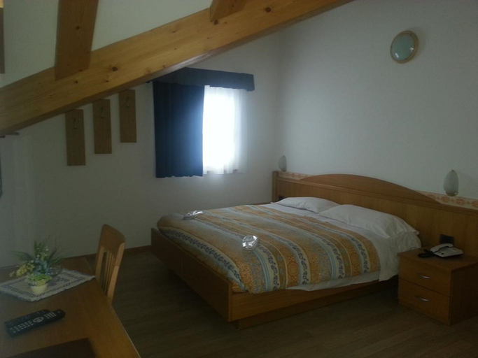 Bedroom 3, Hotel Panorama, Trento