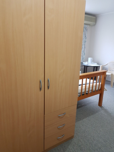 Bedroom 3, Red Deck, Hamilton
