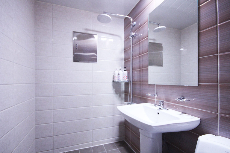Bathroom 3, Soul Motel, Buk