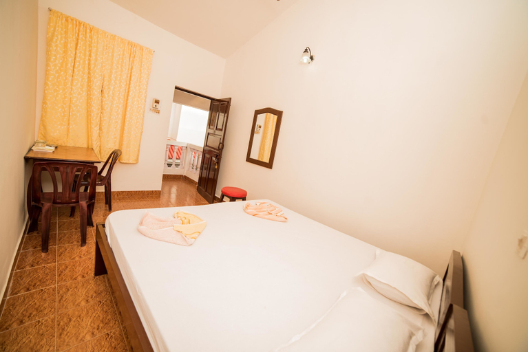 Bedroom 2, Hotel Shelsta, North Goa