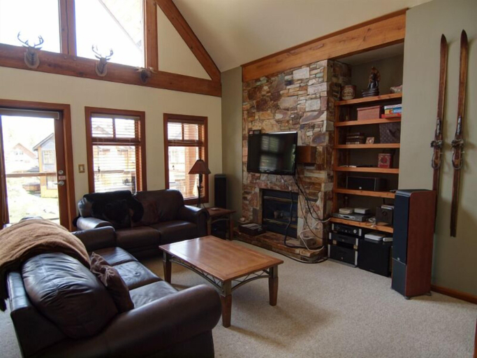 Others 4, Mountain Town Properties White Wolf 4, Kootenay Boundary
