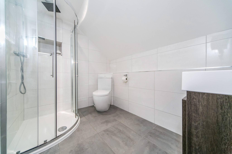 Bathroom 3, Entire house - 14 Helena House Lux Apartment, Reading