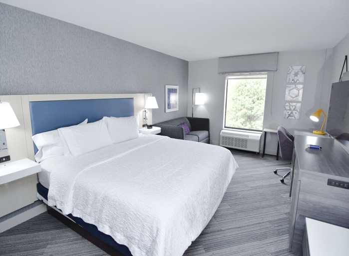 Bedroom 4, Hampton Inn Auburn, Worcester