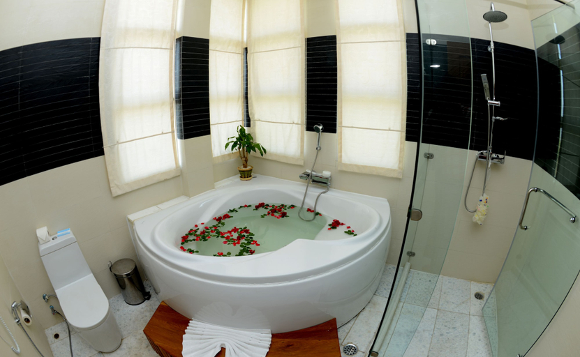 Bathroom 4, Mount Pleasant Hotel, Yamethin
