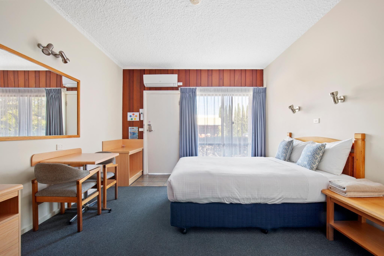 Bedroom 2, Banjo Paterson Motor Inn, E. Gippsland - Bairnsdale