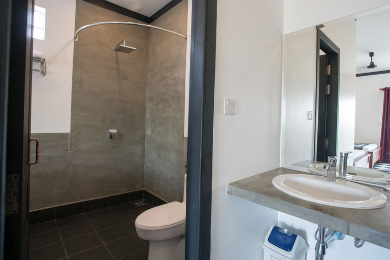 Bathroom 5, Noni Tree Hostel, Siem Reap
