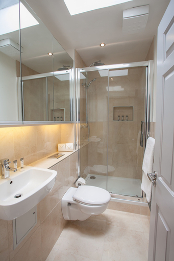 Bathroom, Temple Bar Wellington Quay Apartments, Dublin