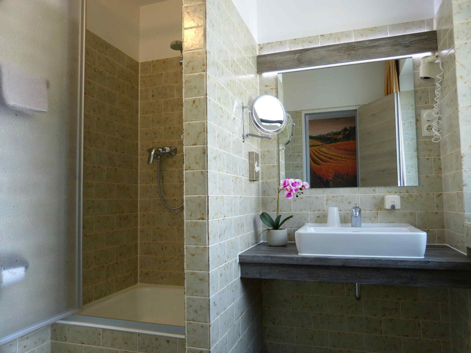 Bathroom 5, Hotel Wurms, Düsseldorf