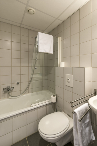 Bathroom 5, Le Bon Voisin, Namur