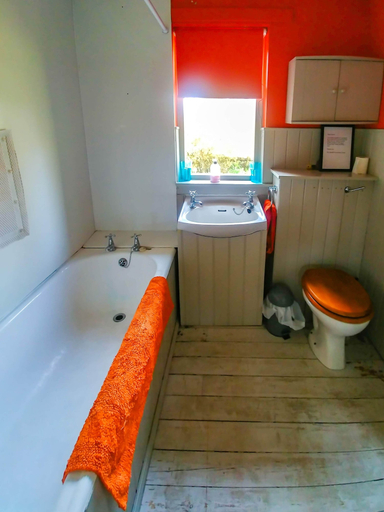 Bathroom 3, Bamff Ecotourism, Perthshire and Kinross