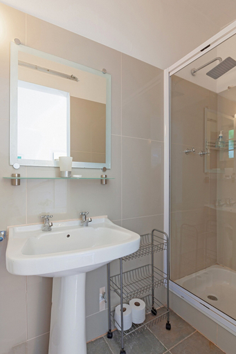 Bathroom 5, Barry Hall Apartments, City of Cape Town