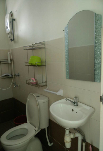 Bathroom 3, NY Cyber Apartment, Penampang