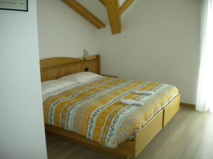 Bedroom 4, Hotel Panorama, Trento