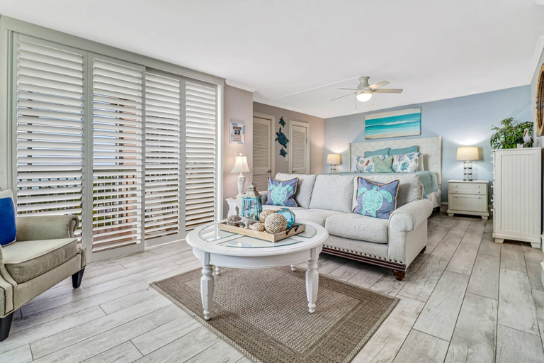 Others 5, Beach & Tennis 3706, Lee