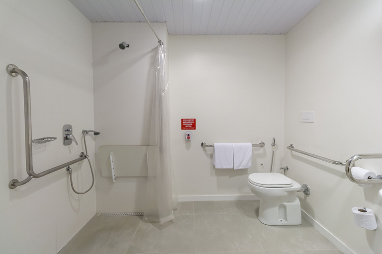 Bathroom 4, ibis budget Blumenau, Blumenau