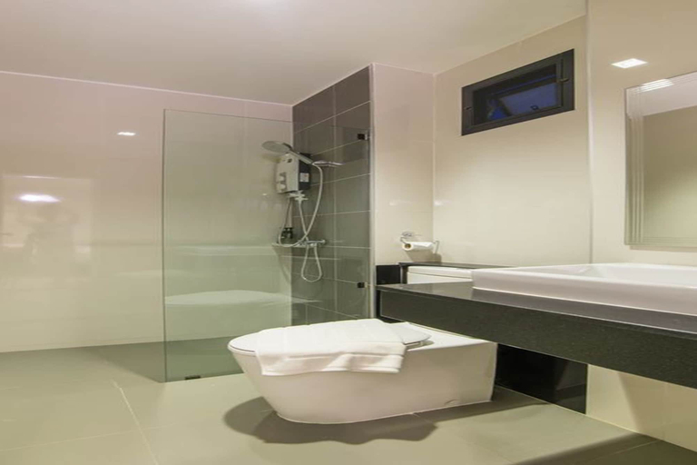 Bathroom 5, The Rich Sotel, Mueang Krabi