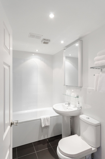 Bathroom 4, Argyll Guest House, Glasgow