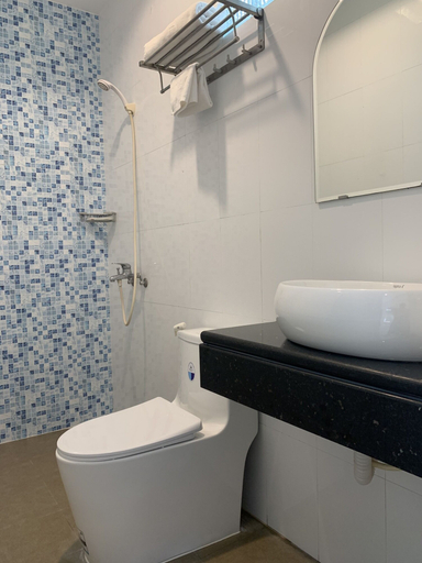 Bathroom 4, Duy An Guest House, Phan Thiết