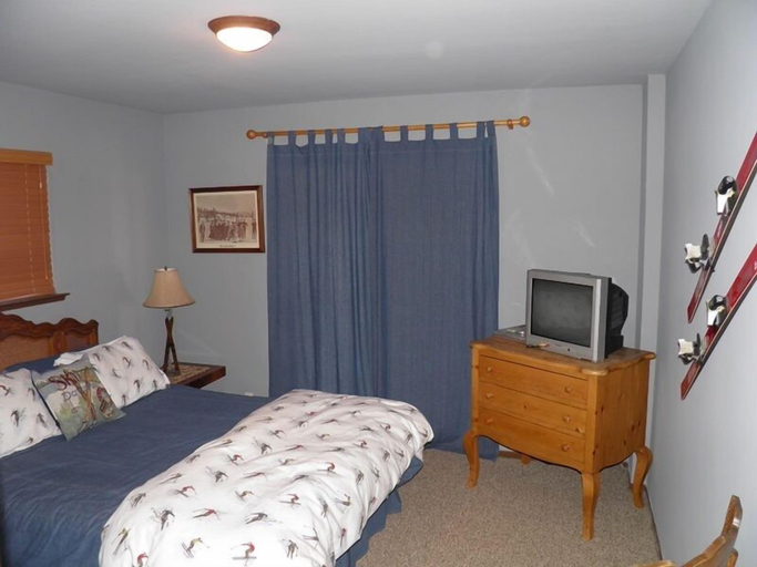 Bedroom 2, 584 Alpine Dr, El Dorado