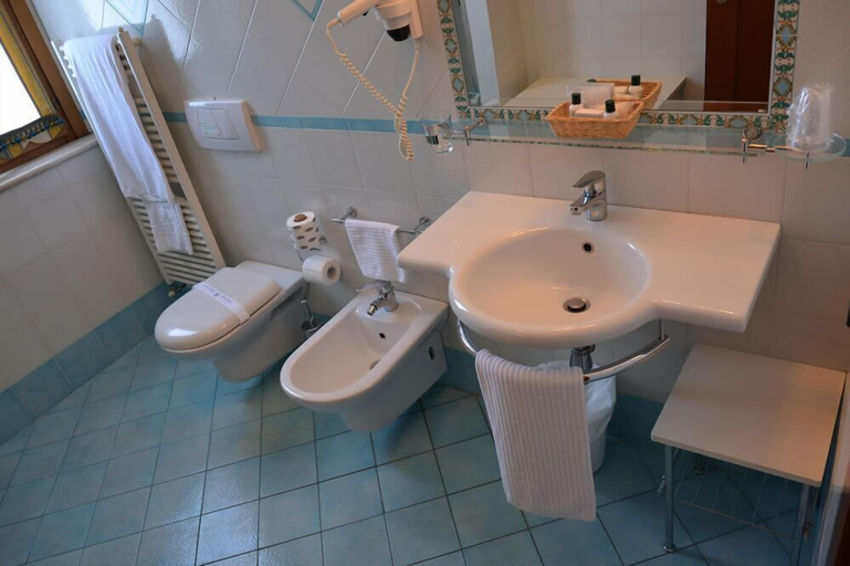 Bathroom, Hotel Villa Luigi, Teramo