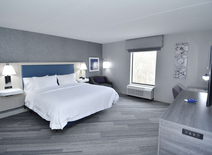 Bedroom 4, Hampton Inn Auburn, Worcester