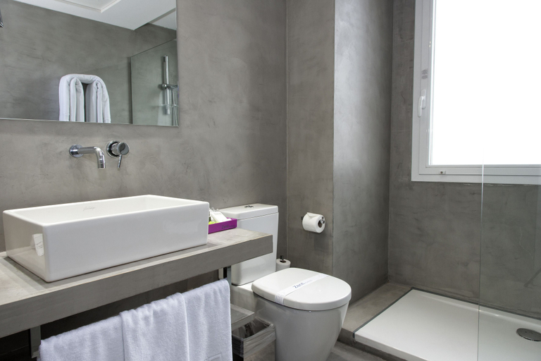 Bathroom 5, Hotel Zenit Conde de Orgaz, Madrid