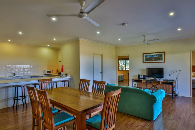 Food & Drinks 5, Kimberley Hotel Halls Creek, Halls Creek