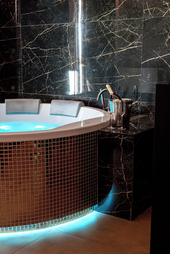 Sport & Beauty 5, Glass House Hot Tub Apartments, Kraków City