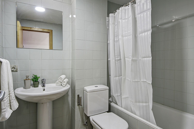 Bathroom 4, Chezmoihomes Stunning penthouse terrace, Granada