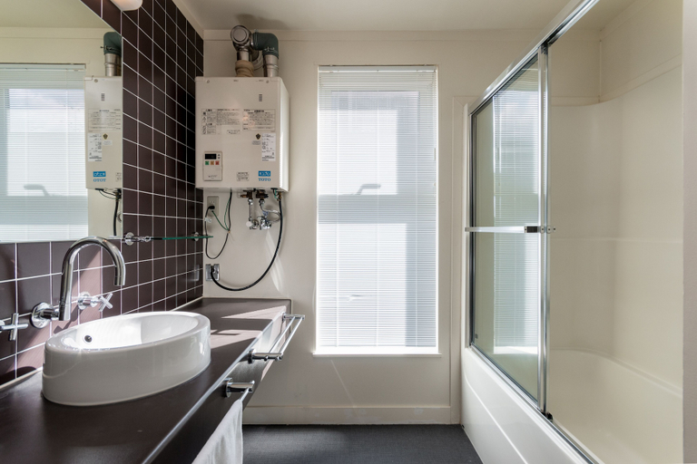 Bathroom 4, First Tracks by H2 Life, Kutchan