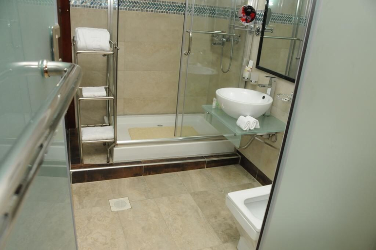 Bathroom, Igongo Country Hotel & Cultural Centre, Kashari