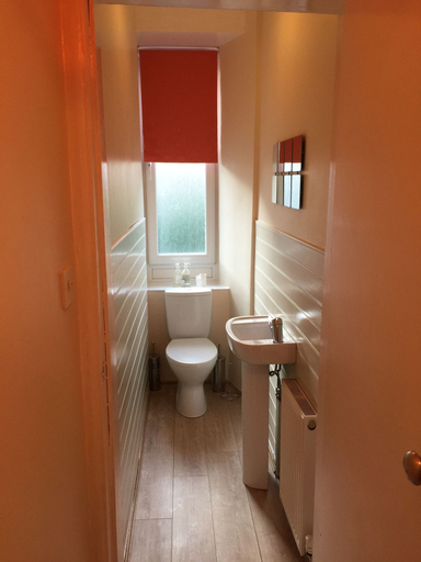 Bathroom 2, Great location 1 Bedroom Scotstoun Flat, Glasgow