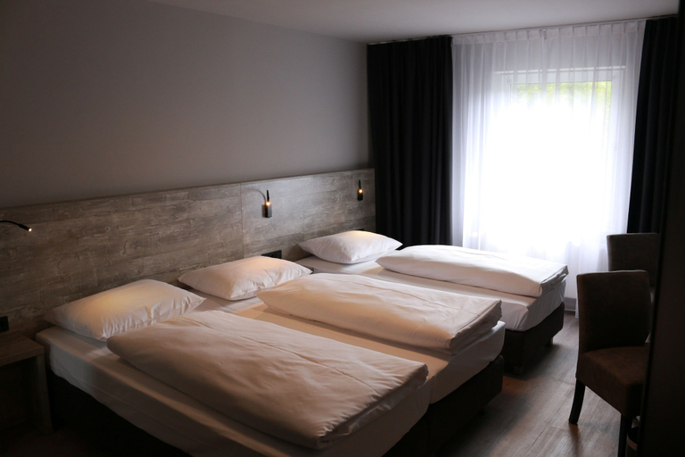 Bedroom 3, Urban Home Self Check-In Hotel, Hamburg