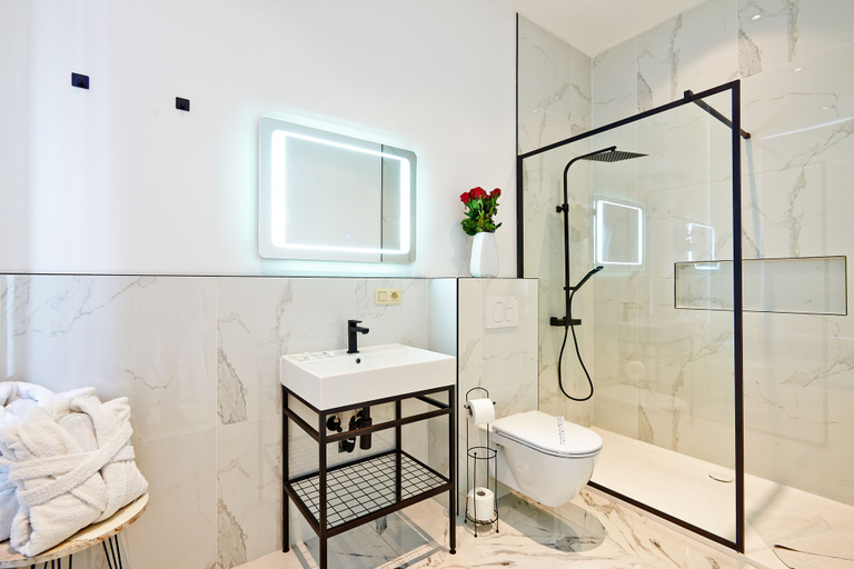 Bathroom 4, Hôtel Les Ecrins, Bruxelles