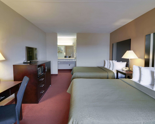 Bedroom 3, Quality Inn & Suites Clarksville, Johnson