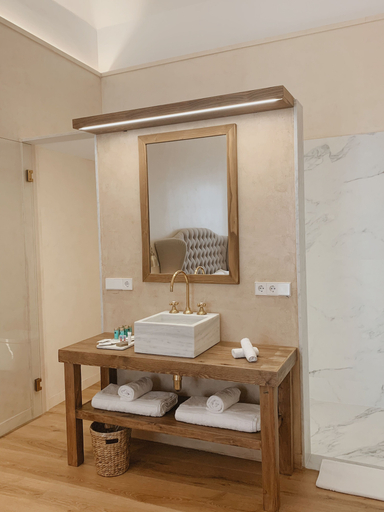 Bathroom 5, Palau Macelli, Girona