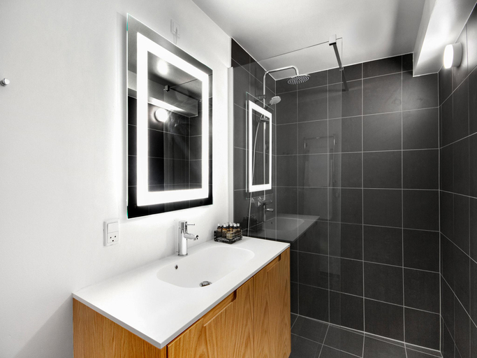 Bathroom 2, Smaller Luxury Apartment, Copenhagen
